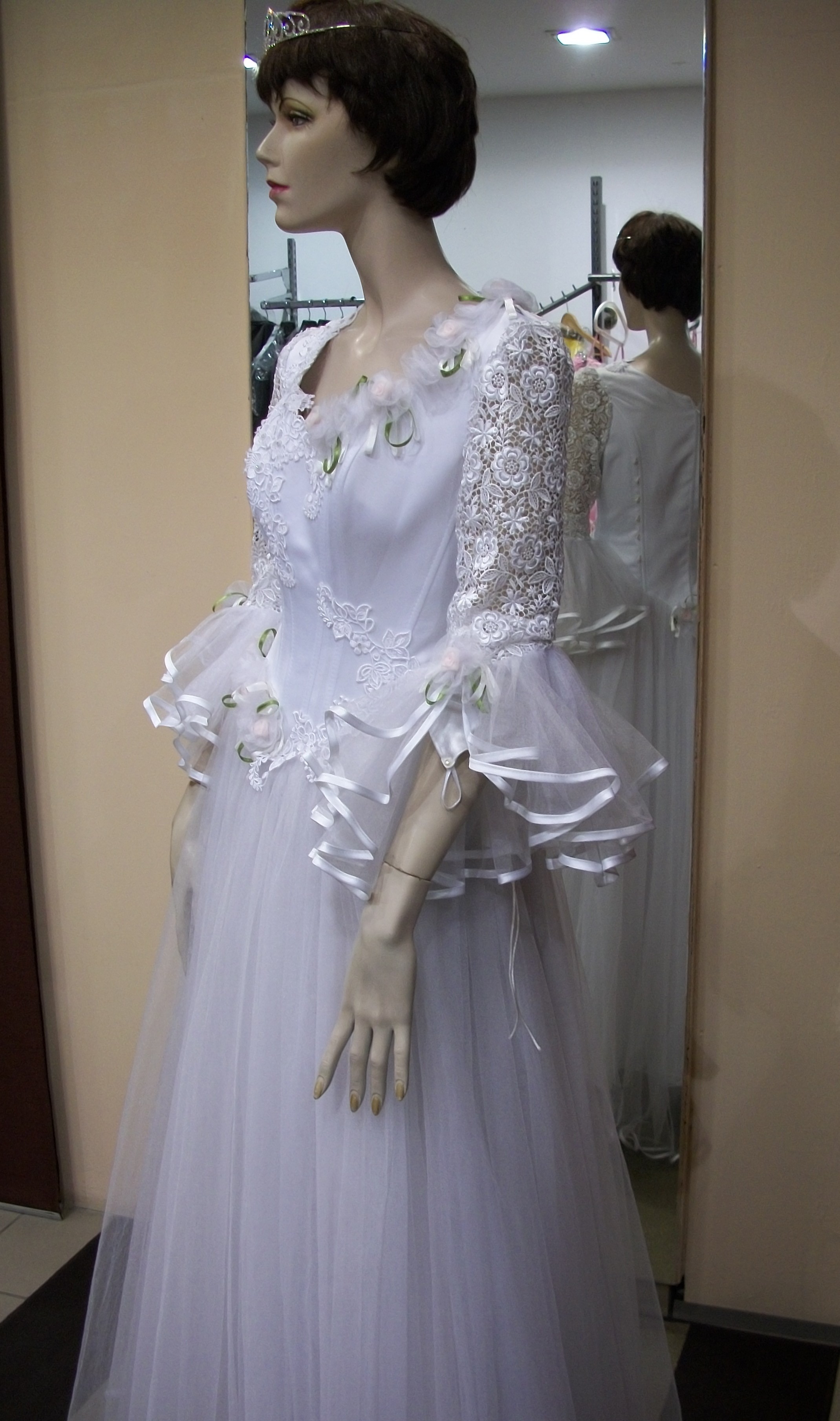 Svatební šaty Anželíka.
